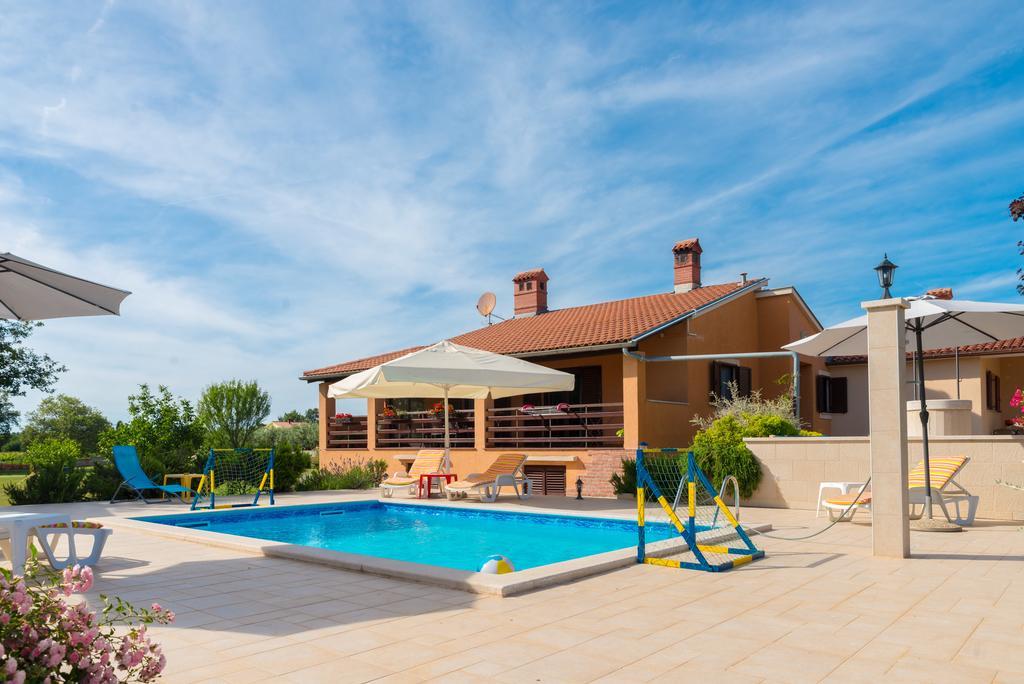 Hacienda Rosemary Villa Muntić Buitenkant foto