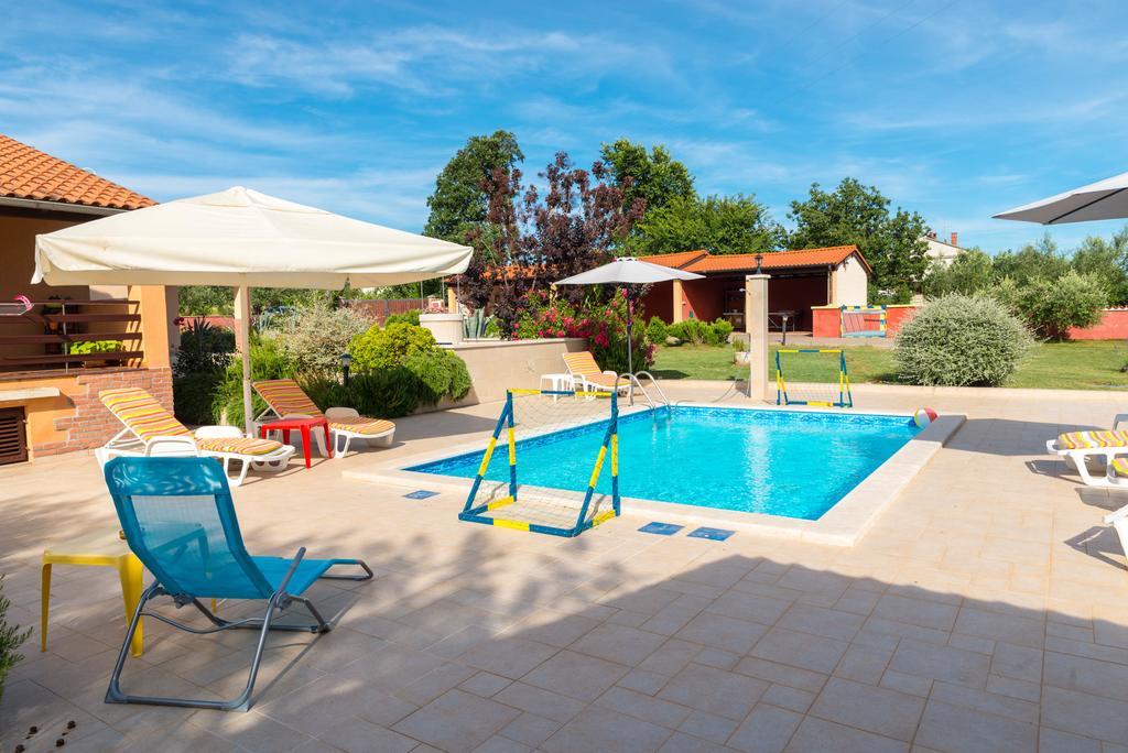 Hacienda Rosemary Villa Muntić Buitenkant foto