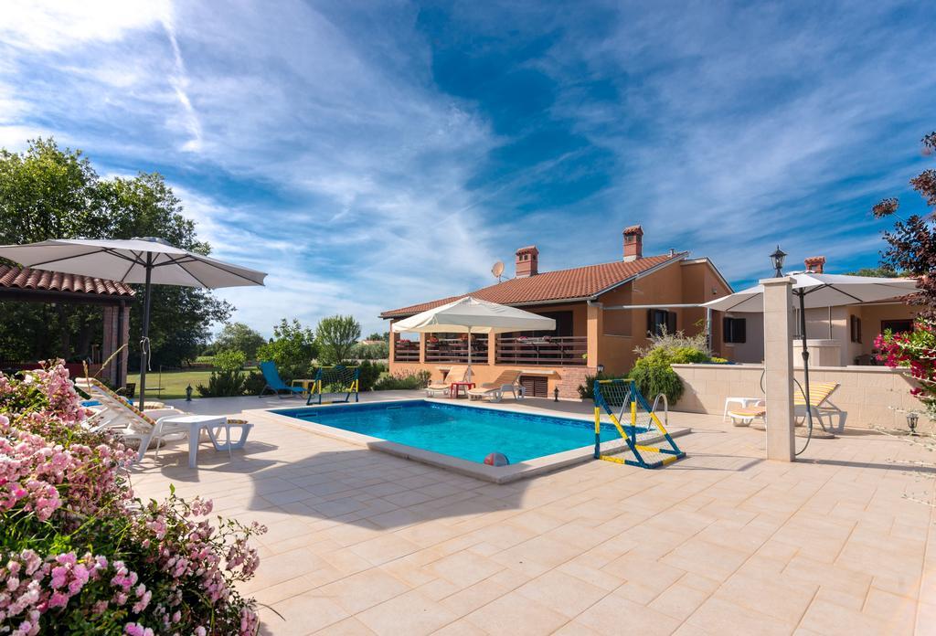 Hacienda Rosemary Villa Muntić Buitenkant foto