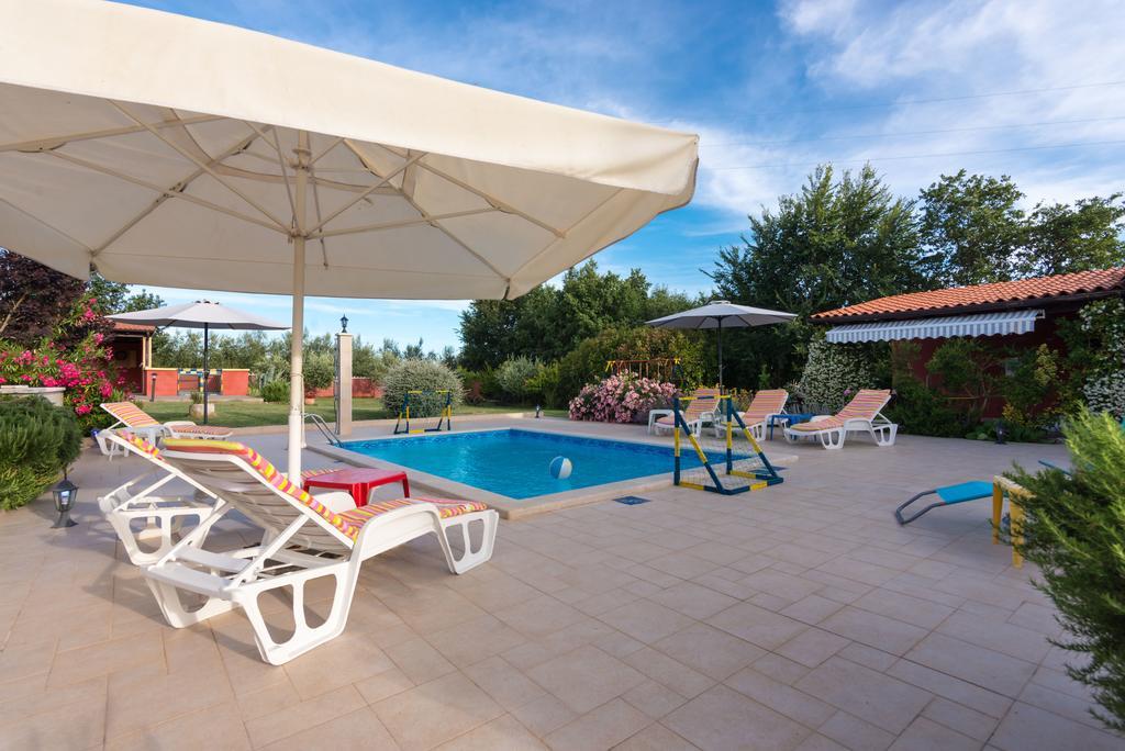 Hacienda Rosemary Villa Muntić Buitenkant foto