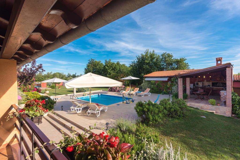 Hacienda Rosemary Villa Muntić Buitenkant foto