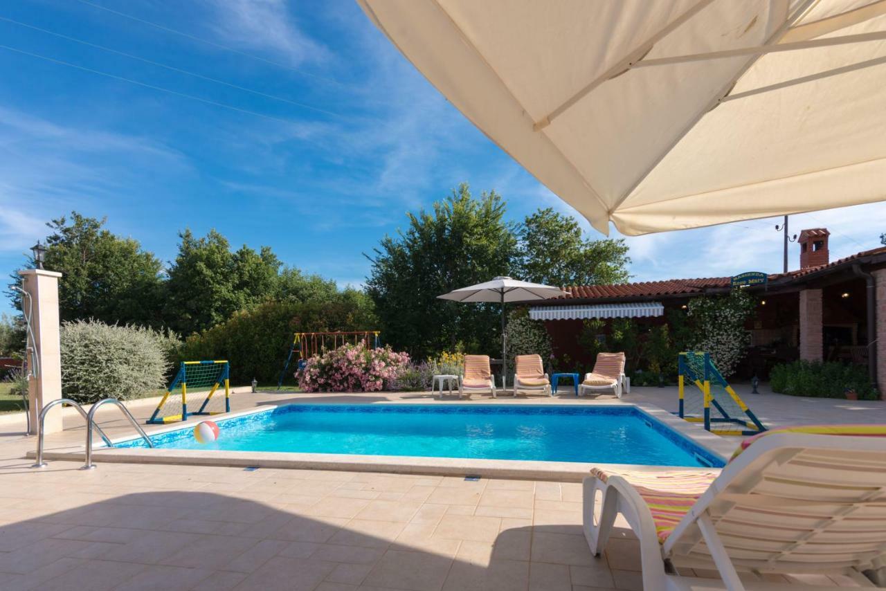 Hacienda Rosemary Villa Muntić Buitenkant foto