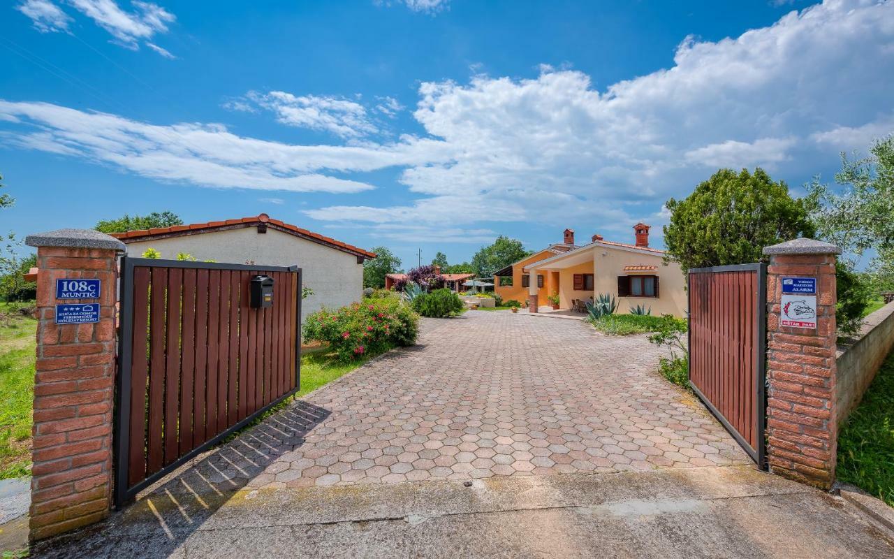 Hacienda Rosemary Villa Muntić Buitenkant foto