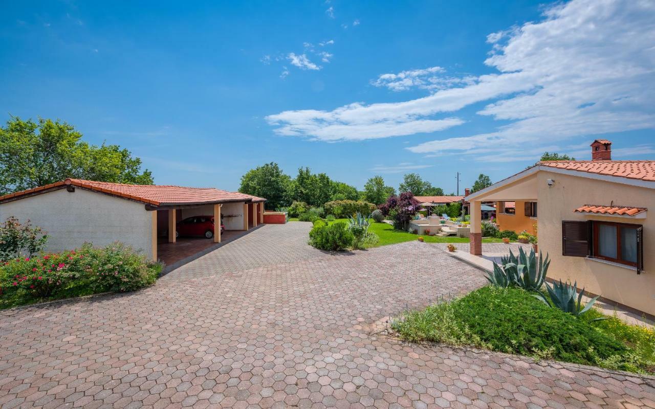 Hacienda Rosemary Villa Muntić Buitenkant foto