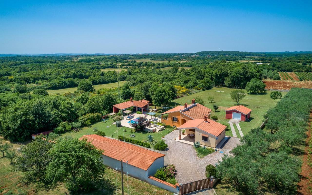 Hacienda Rosemary Villa Muntić Buitenkant foto