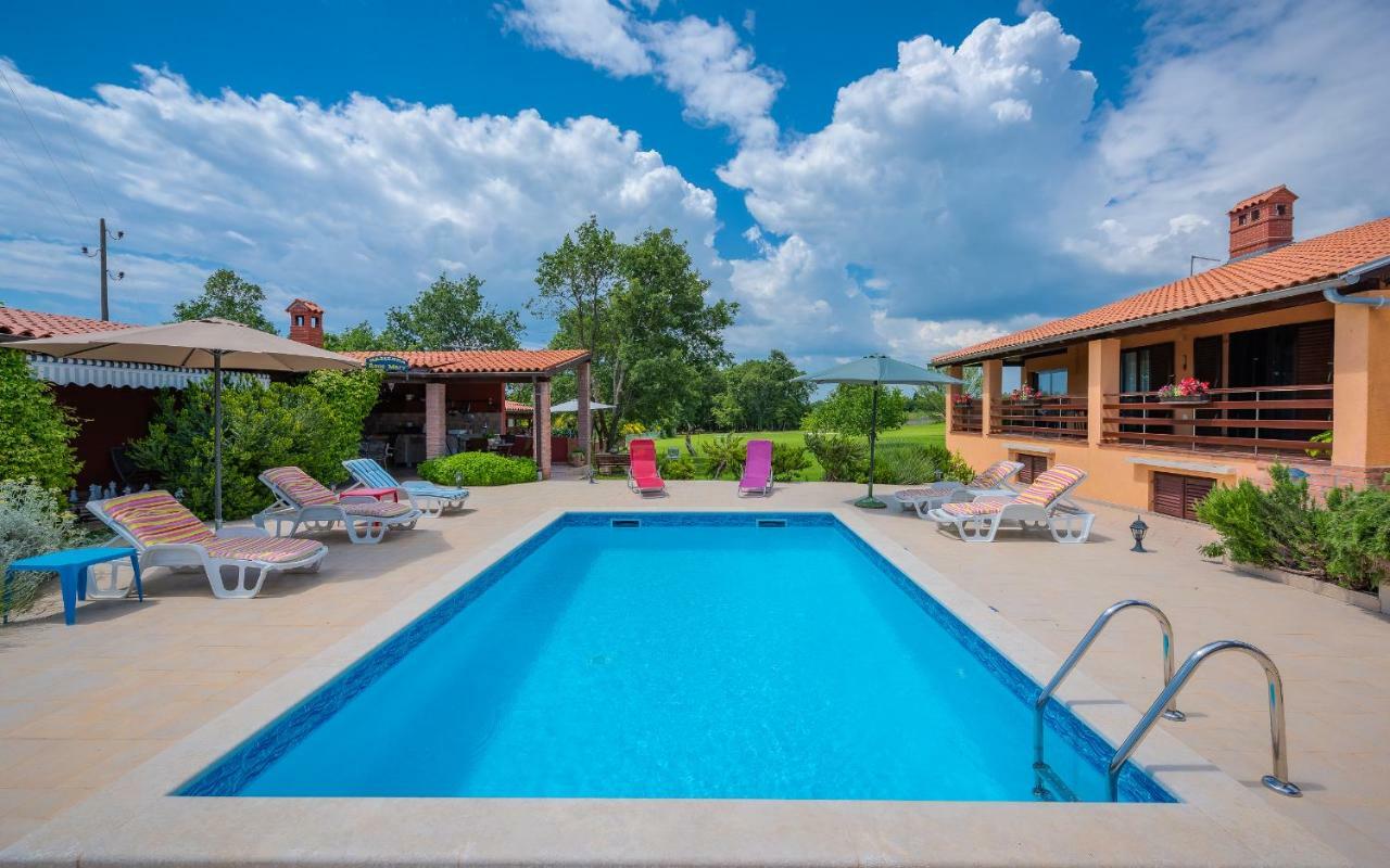 Hacienda Rosemary Villa Muntić Buitenkant foto