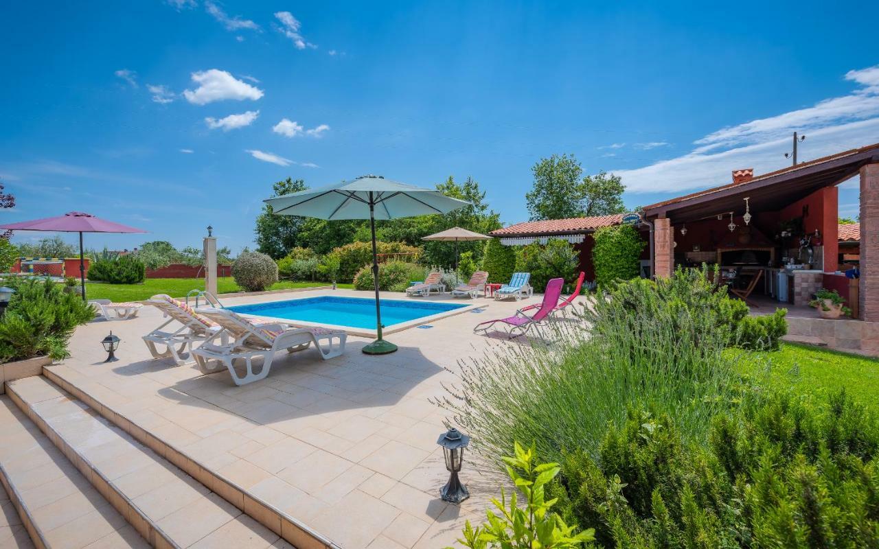 Hacienda Rosemary Villa Muntić Buitenkant foto
