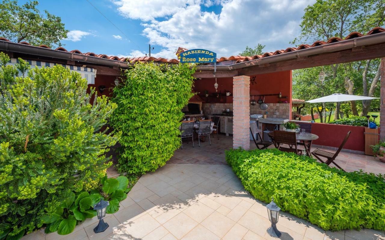 Hacienda Rosemary Villa Muntić Buitenkant foto