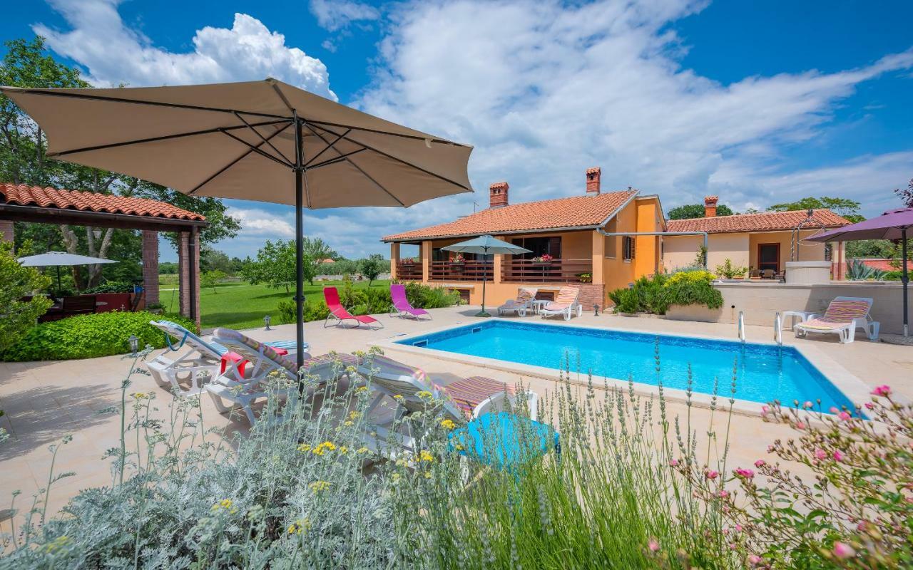 Hacienda Rosemary Villa Muntić Buitenkant foto